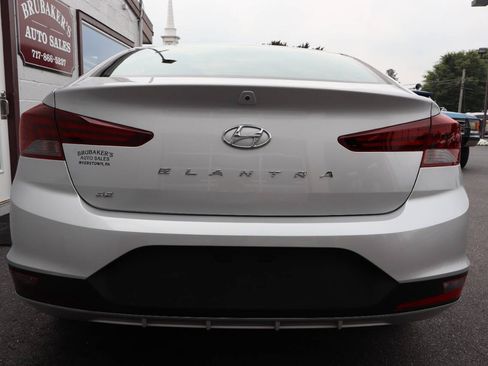 Used 2019 Hyundai Elantra SE FWD image 3