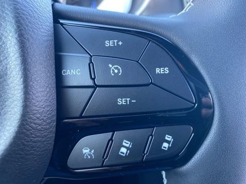 New 2026 Chrysler Pacifica Select image 32