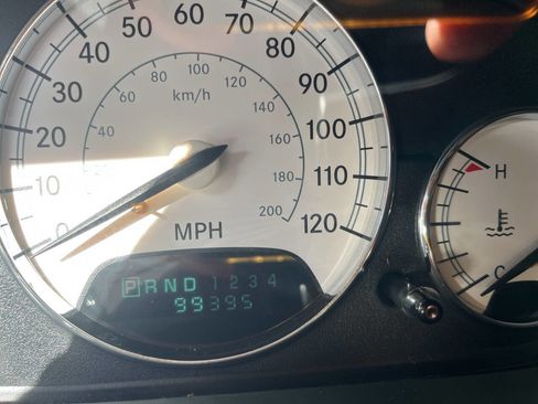 Used 2004 Chrysler Sebring Limited w/ Driver Convenience Group image 15