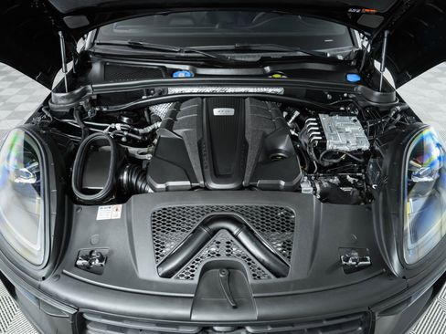 Used 2024 Porsche Macan GTS image 43