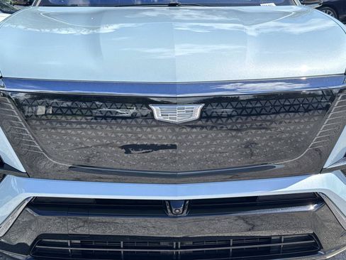 Used 2026 Cadillac Vistiq Premium Luxury w/ LPO, Floor Liner Package AWD/4WD image 8