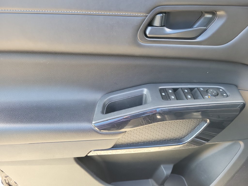 Used 2024 Nissan Pathfinder SV FWD image 24