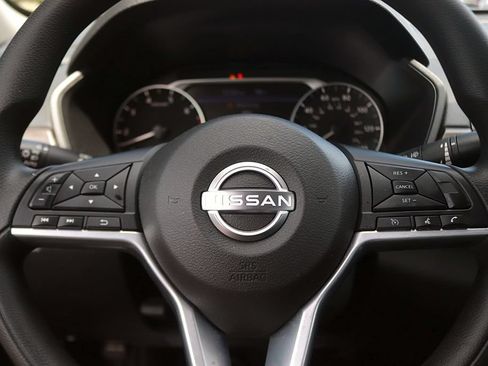 Used 2025 Nissan Altima 2.5 SV FWD image 16