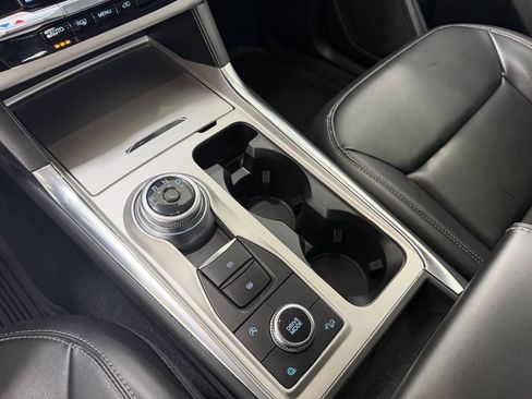 Used 2023 Ford Explorer XLT w/ Equipment Group 202A AWD/4WD image 10