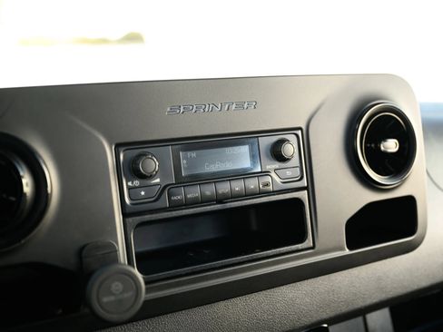 Used 2021 Mercedes-Benz Sprinter 2500 image 43