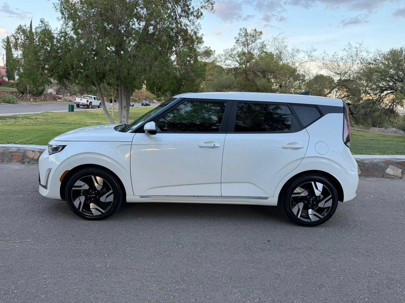 Used 2024 Kia Soul GT-Line w/ Option Group 020 FWD image 2
