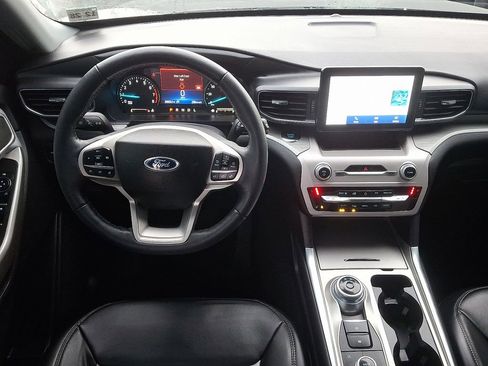 Used 2023 Ford Explorer XLT w/ Equipment Group 202A image 12