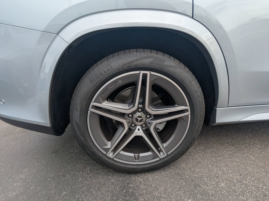Used 2025 Mercedes-Benz GLS 450 4MATIC w/ AMG Line Exterior image 23
