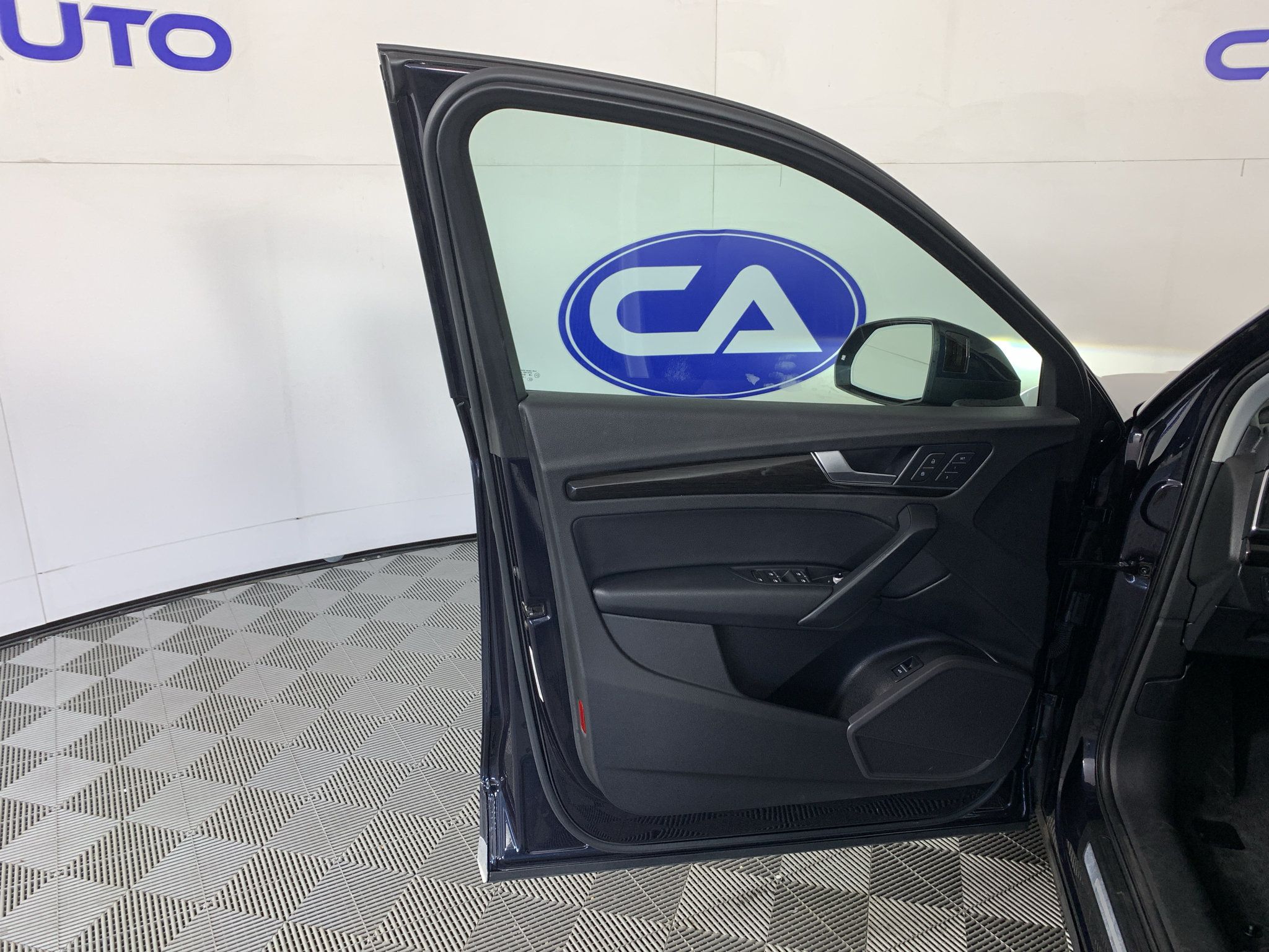 Used 2018 Audi Q5 2.0T Premium Plus w/ Premium Plus Package AWD/4WD image 13