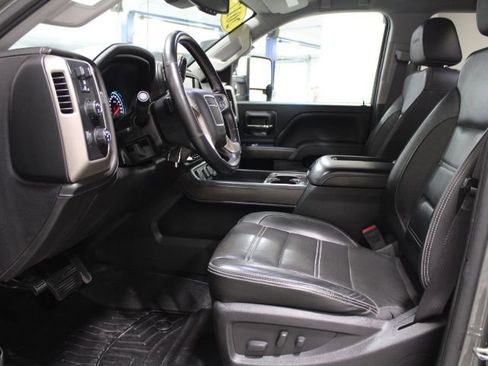 Used 2017 GMC Sierra 2500 Denali w/ Duramax Plus Package AWD/4WD image 18