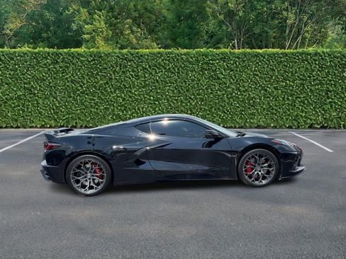Used 2022 Chevrolet Corvette Stingray Premium Cpe w/ Z51 Performance Package RWD image 2