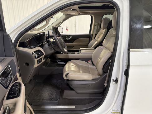 Used 2023 Lincoln Navigator L Reserve image 11