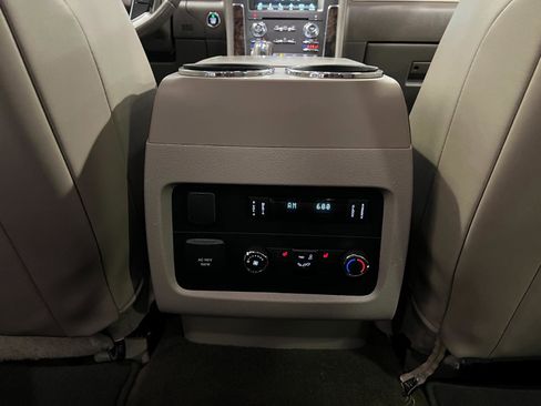 Used 2017 Lincoln Navigator Select image 24