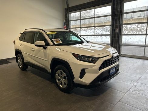 Used 2019 Toyota RAV4 LE image 10