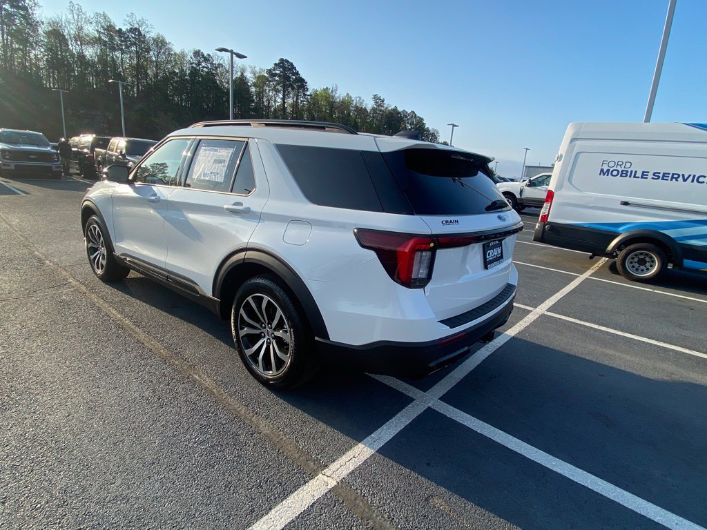 New 2026 Ford Explorer ST-Line RWD image 5