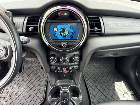 Used 2021 MINI Cooper 2-Door Hardtop FWD image 26