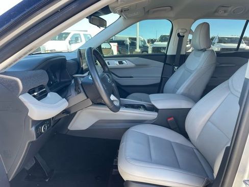 Used 2025 Ford Explorer Active w/ Active Comfort Package image 21