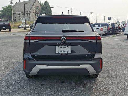 Used 2026 Volkswagen Tiguan SE AWD/4WD image 5