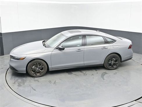 Used 2025 Honda Accord SE image 34