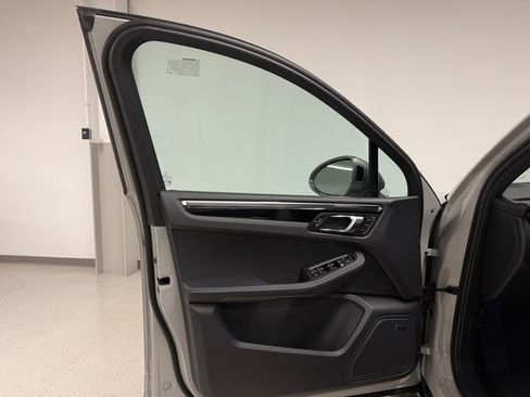 Certified 2026 Porsche Macan AWD/4WD image 29