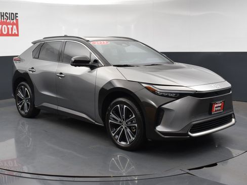 Used 2023 Toyota bZ4X Limited image 6