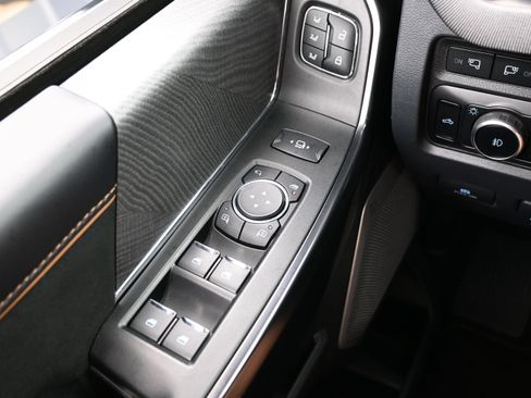 Used 2024 Ford F250 Platinum w/ FX4 Off-Road Package AWD/4WD image 25