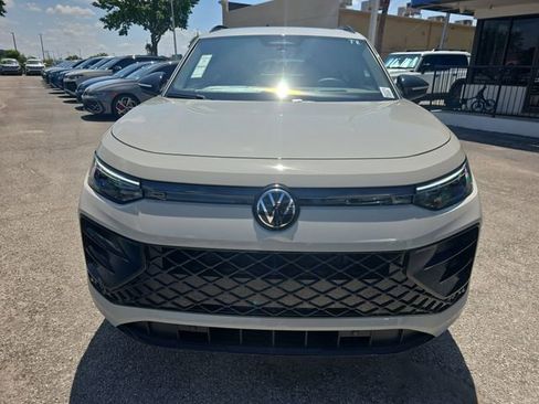New 2026 Volkswagen Tiguan SE R-Line FWD image 2