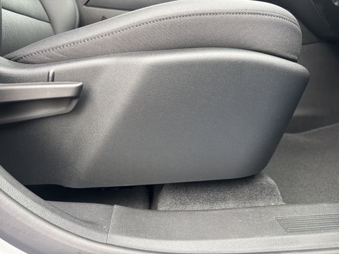 New 2026 Chevrolet Equinox LT w/ Convenience Package II image 27