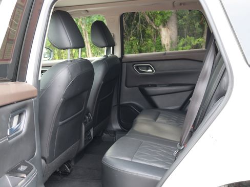 Used 2021 Nissan Rogue Platinum AWD/4WD image 17
