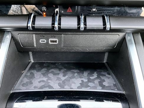 Used 2024 Chevrolet Colorado LT image 16