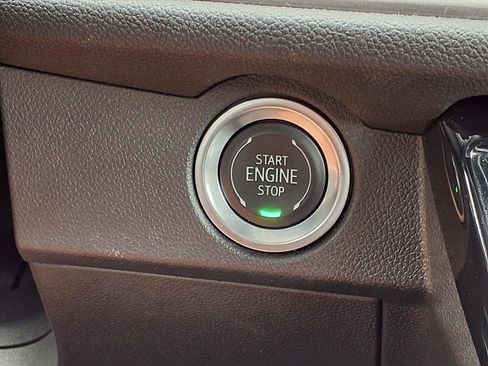 Used 2025 Chevrolet Traverse LT image 10