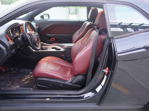 Used 2017 Dodge Challenger SXT RWD image 37