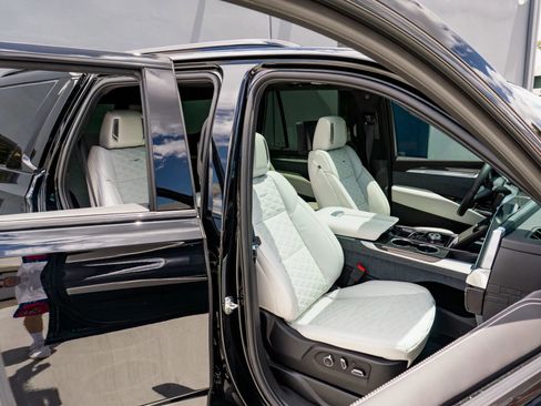 Used 2025 Cadillac Escalade V AWD/4WD image 52