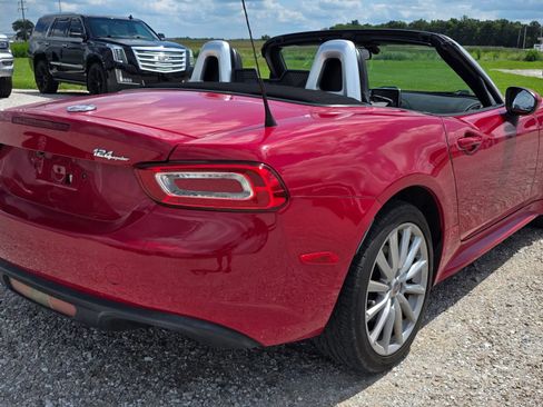 Used 2017 FIAT 124 Spider Lusso RWD image 3