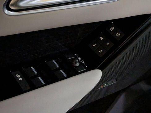 New 2026 Land Rover Range Rover Velar S AWD/4WD image 12