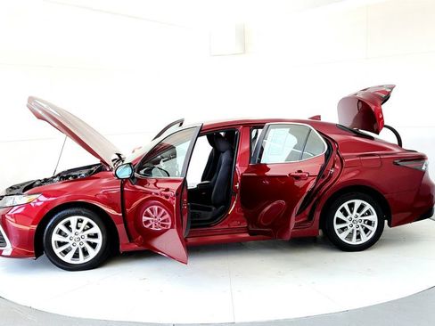 Used 2021 Toyota Camry LE w/ Cold Weather Package FWD image 10