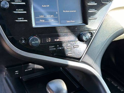 Used 2018 Toyota Camry XSE image 13