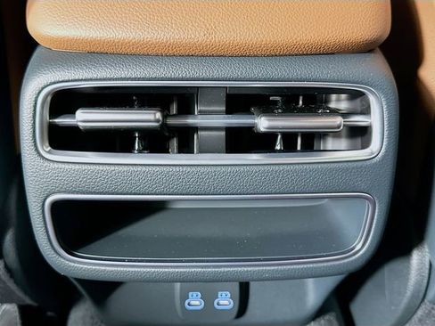 New 2026 Genesis GV70 2.5T Advanced AWD/4WD image 18