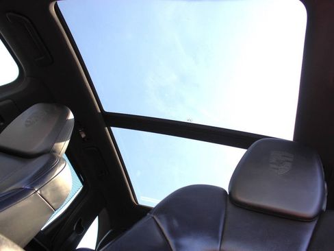 Used 2017 Porsche Cayenne Platinum Edition image 22