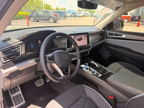 Certified 2025 Volkswagen Atlas Peak Edition SE AWD/4WD image 13