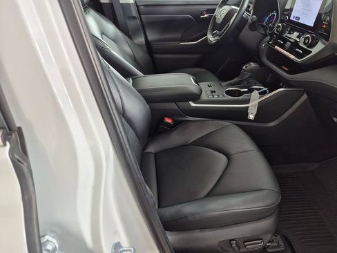 Used 2025 Toyota Highlander XLE AWD/4WD image 27