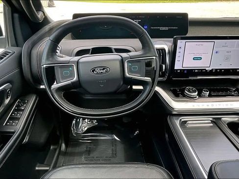 Used 2025 Ford Expedition Max Platinum w/ Stealth Performance Package AWD/4WD image 5