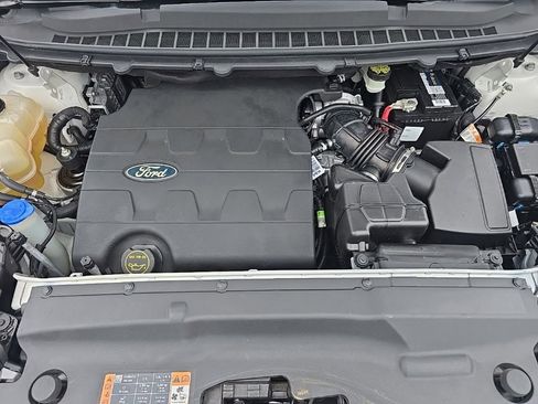 Used 2015 Ford Edge Titanium w/ Equipment Group 302A FWD image 10