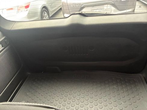 Used 2017 Jeep Renegade Limited image 9