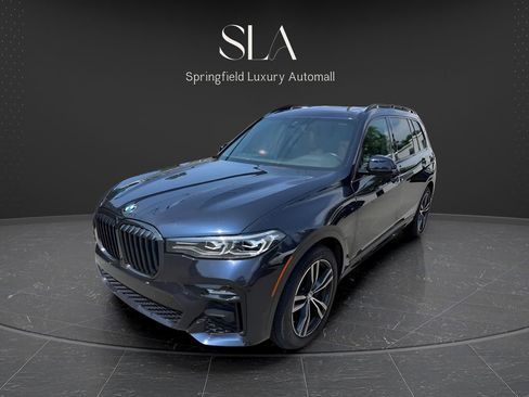 Used 2022 BMW X7 xDrive40i w/ M Sport Package AWD/4WD image 3