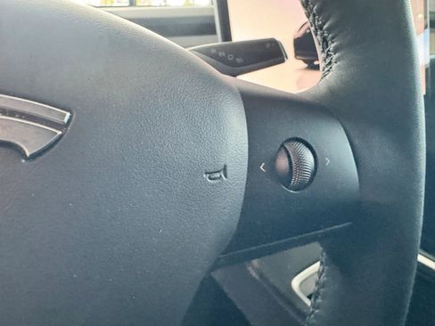 Used 2024 Tesla Model Y Long Range image 23