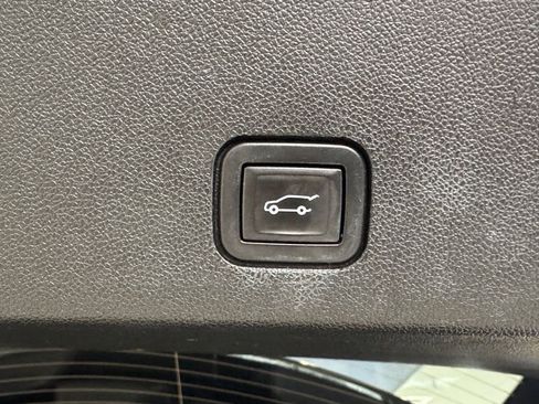 Used 2022 Cadillac XT6 Premium Luxury image 21