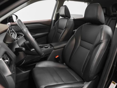 Used 2022 Nissan Rogue SV w/ SV Premium Package image 45