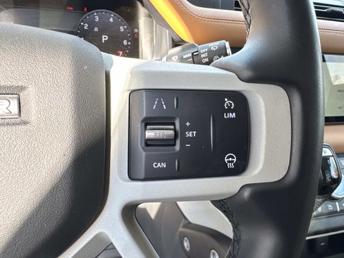 Used 2023 Land Rover Defender 110 SE image 29