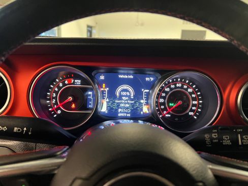 Used 2018 Jeep Wrangler Rubicon AWD/4WD image 12